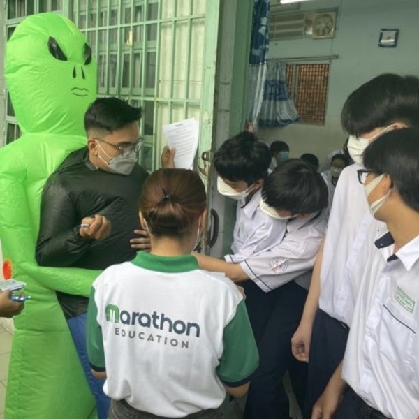 Marathon Education trao tặng hơn 200 suất học bổng 50% cho các bạn học sinh tại trường THPT Trần Hữu Trang ảnh 1